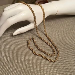 Heavy and bright gold tone chain rope necklace.